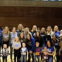group of alumni in the fieldhouse